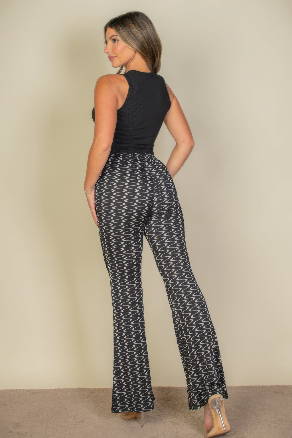 Women's patterned pants with high waist, perfect for casual outings