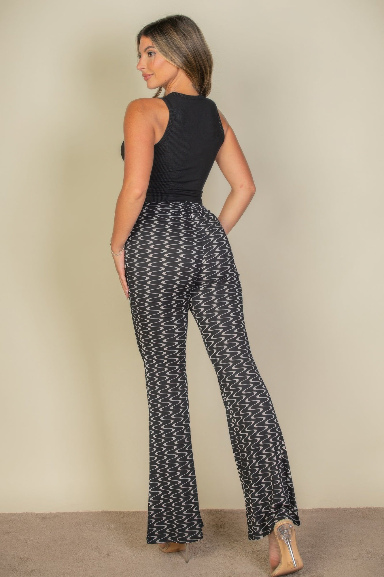 Women's patterned pants with high waist, perfect for casual outings