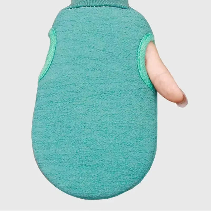 Green exfoliating gloves for dead skin removal and smooth skin