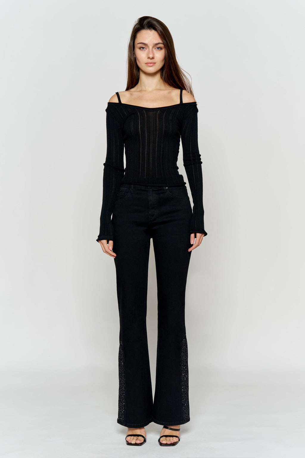 Women's black wide-leg jeans, stylish and versatile for any occasion