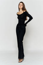 Women's wide-leg jeans in black, perfect for casual outings