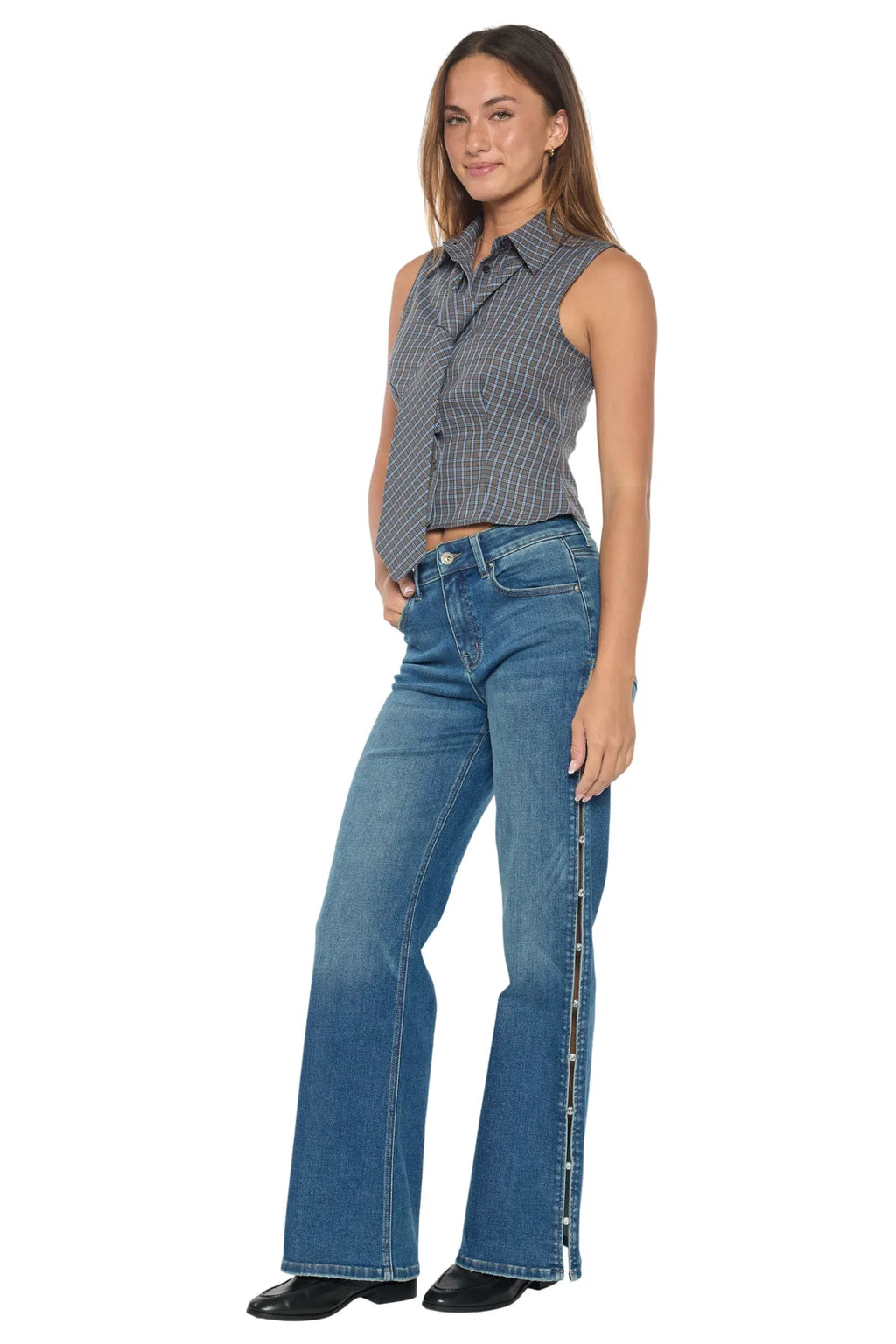 Women's wide-leg jeans in blue denim, stylish for casual outings