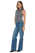 Women's wide-leg jeans in blue denim, stylish for casual outings