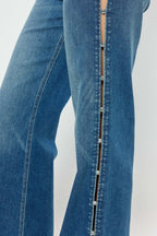 Women's wide-leg jeans in blue denim with button detail