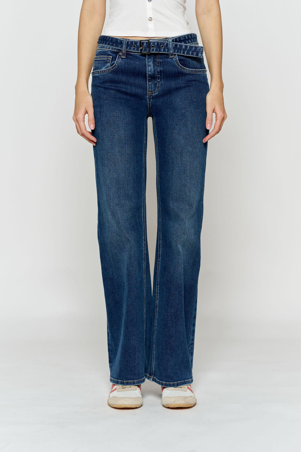 Women's wide-leg jeans in dark blue denim for casual wear