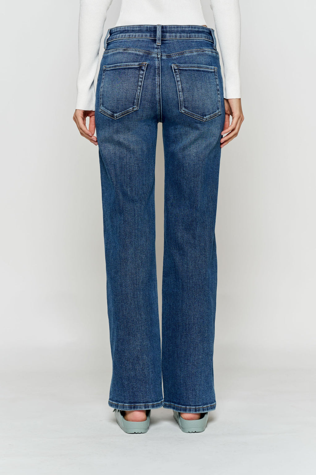 Women's blue wide-leg jeans for casual everyday wear