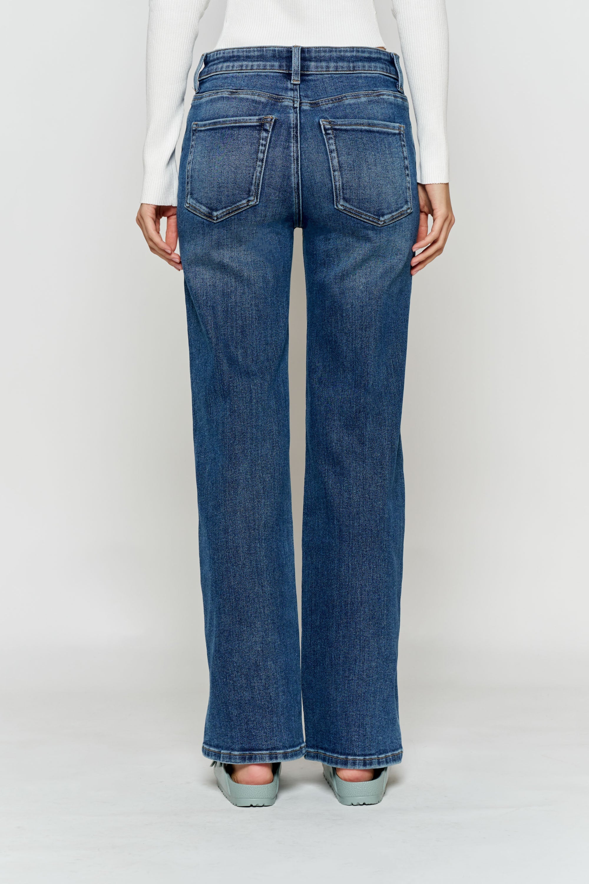 Women's blue wide-leg jeans for casual everyday wear