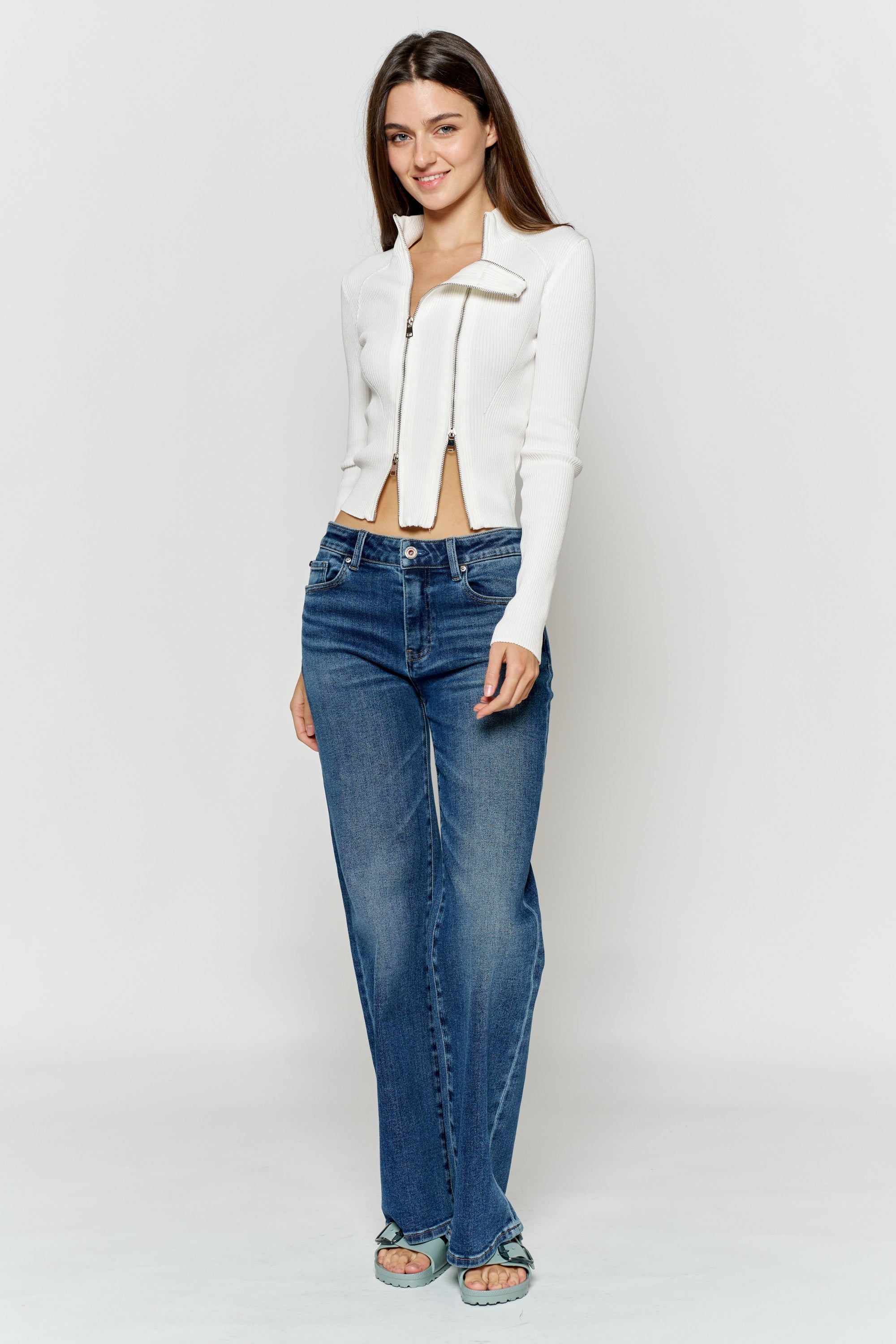 Women's blue wide-leg jeans for casual everyday wear
