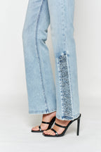 Women's wide-leg jeans in light blue, stylish for casual outings