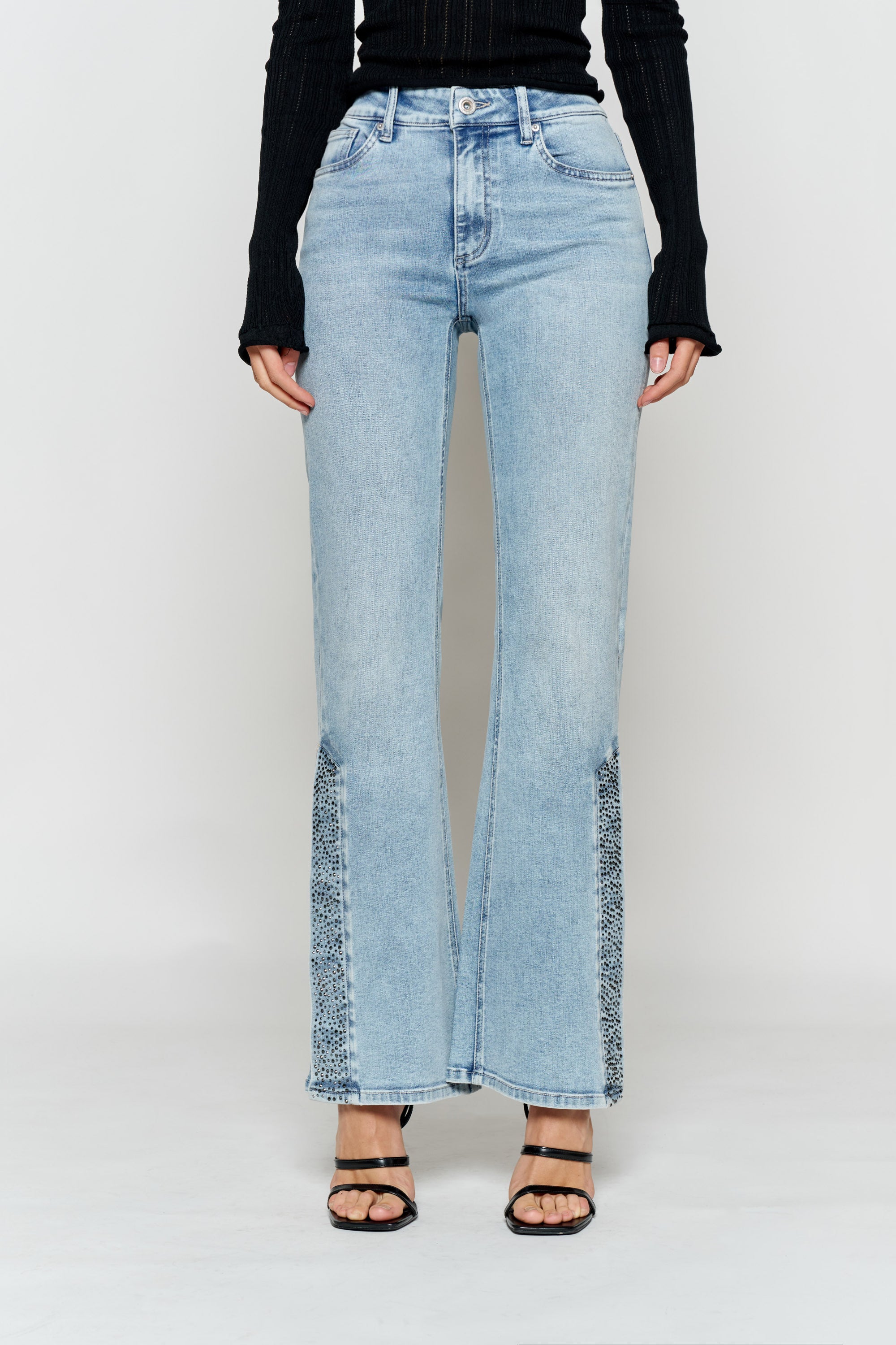Women's light blue wide-leg jeans with stylish side detailing